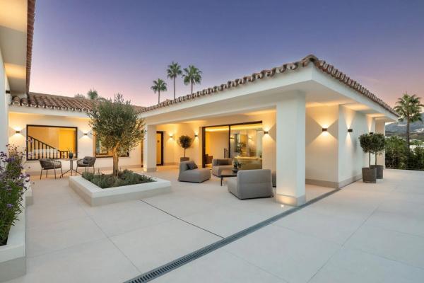 Chalet wolnostojący na sprzedaż w  Calle Escorial, Marbella photo 2