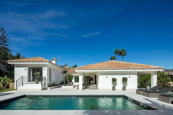 Chalet wolnostojący na sprzedaż w  Calle Escorial, Marbella photo 3