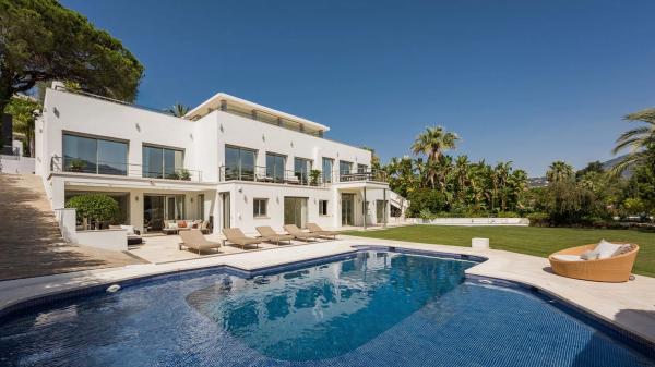 Independent chalet for sale in Barrio Las Brisas, Marbella
 photo 1
