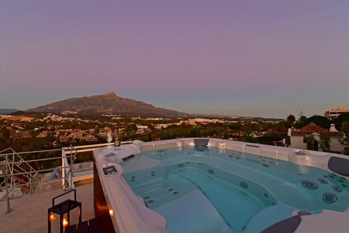 Sprzedaż niezależnego domku jednorodzinnego w  Casa Blanca Calderon de la Barca, Marbella photo 3