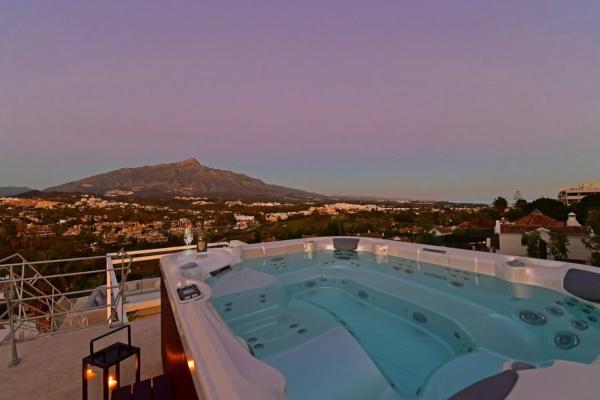 Independent chalet for sale in Casa Blanca Calderon de la Barca, Marbella
 photo 3