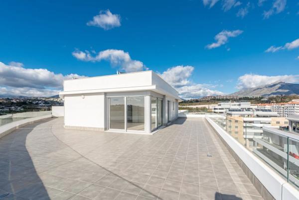 Ático en venta en  Barrio Las Brisas, Marbella photo 2