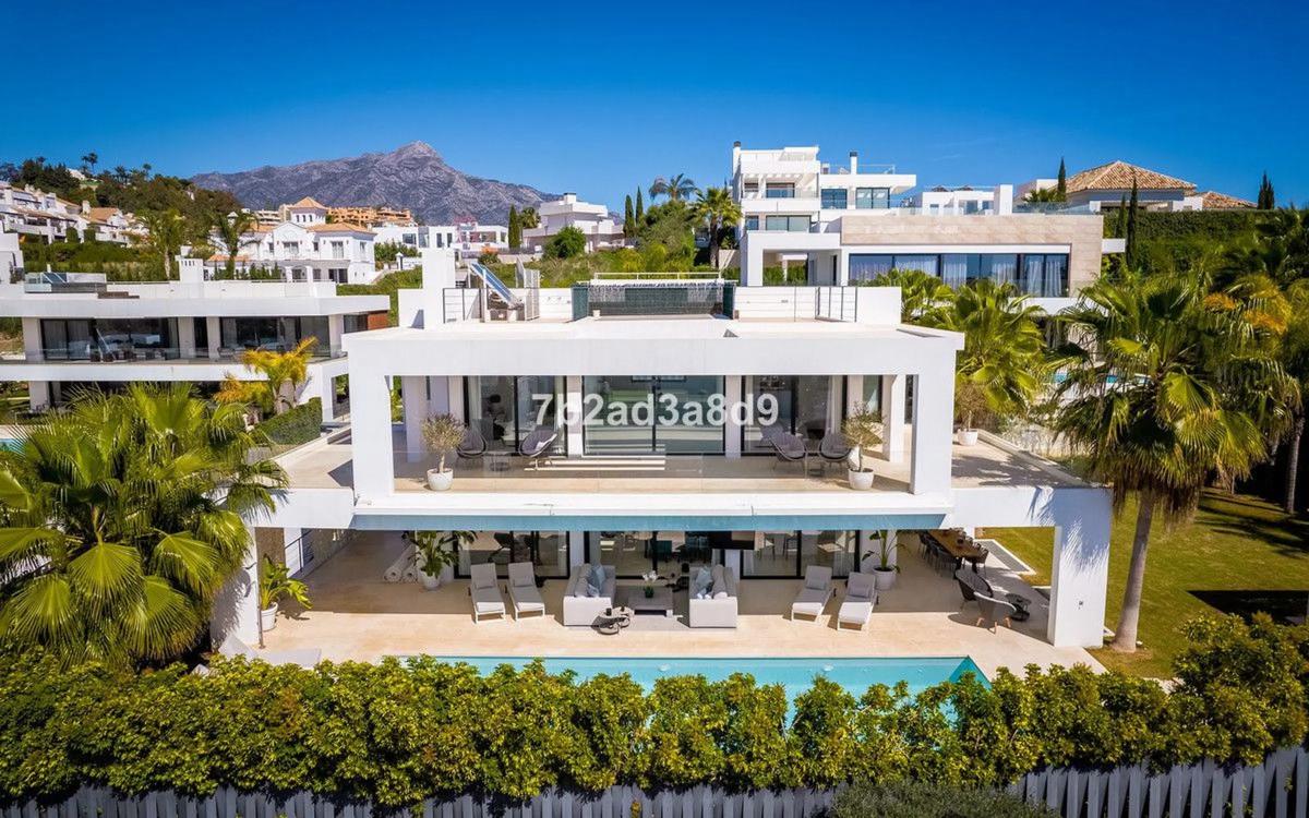 Sprzedaż niezależnego domku jednorodzinnego w Avenida Generalife, Marbella photo 1