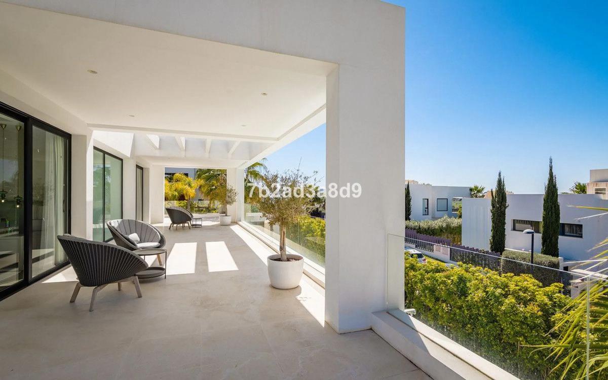 Sprzedaż niezależnego domku jednorodzinnego w Avenida Generalife, Marbella photo 3