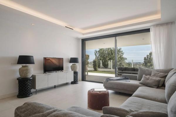 Venta de piso en Barrio Los Naranjos, Marbella
 photo 1