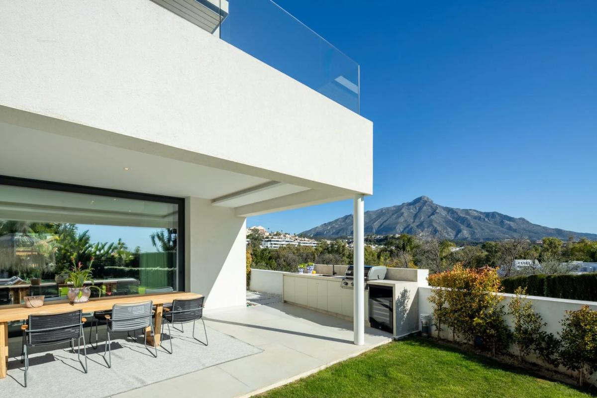 Sale of independent chalet in Barrio Los Naranjos, Marbella
 photo 4