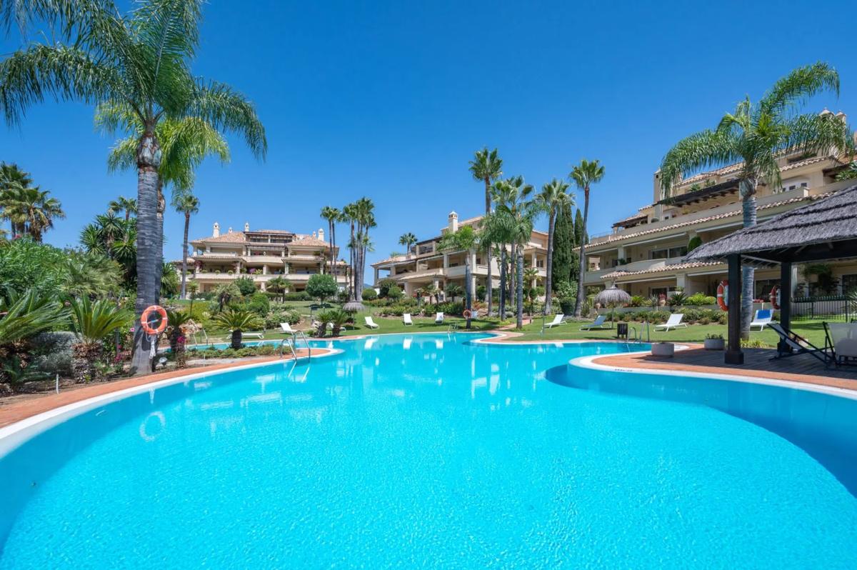 Sale of apartment in Barrio Los Naranjos, Marbella
photo 2