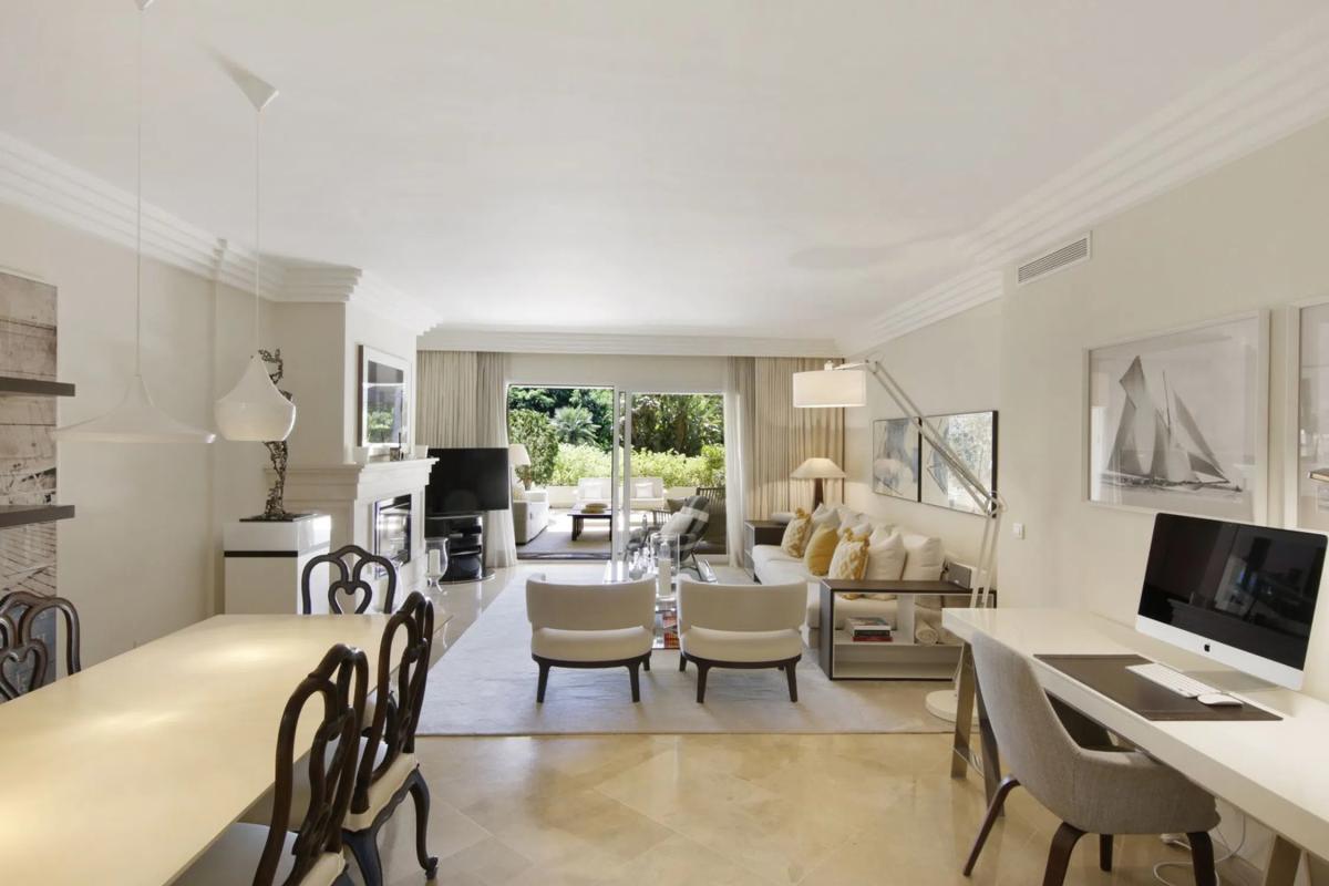 Sale of apartment in Barrio Los Naranjos, Marbella
photo 3