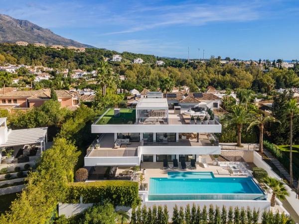 Chalet wolnostojący na sprzedaż w Calle Auriga, 1, Marbella photo 1
