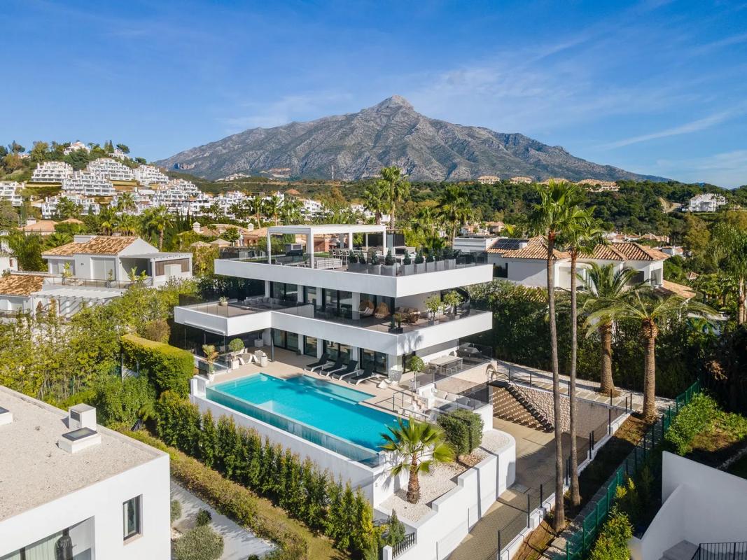 Sprzedaż niezależnego domku jednorodzinnego w Calle Auriga, 1, Marbella photo 2