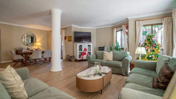 Chalet wolnostojący na sprzedaż w Barrio Los Naranjos, Marbella photo 1