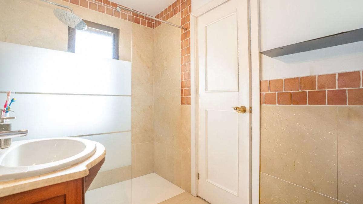 Sale of independent chalet in Barrio Los Naranjos, Marbella
 photo 2