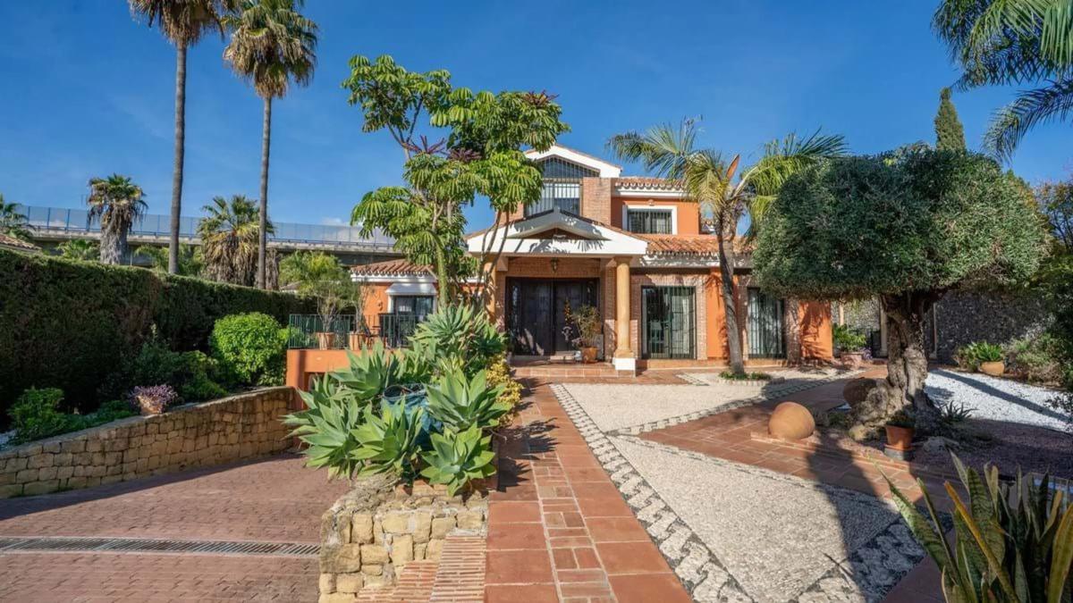 Sale of independent chalet in Barrio Los Naranjos, Marbella
 photo 3