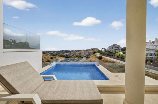 Piso en venta en Barrio Los Naranjos, Marbella
photo 1