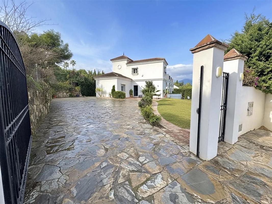 Sprzedaż niezależnego domku jednorodzinnego w  Barrio Los Naranjos, Marbella photo 4