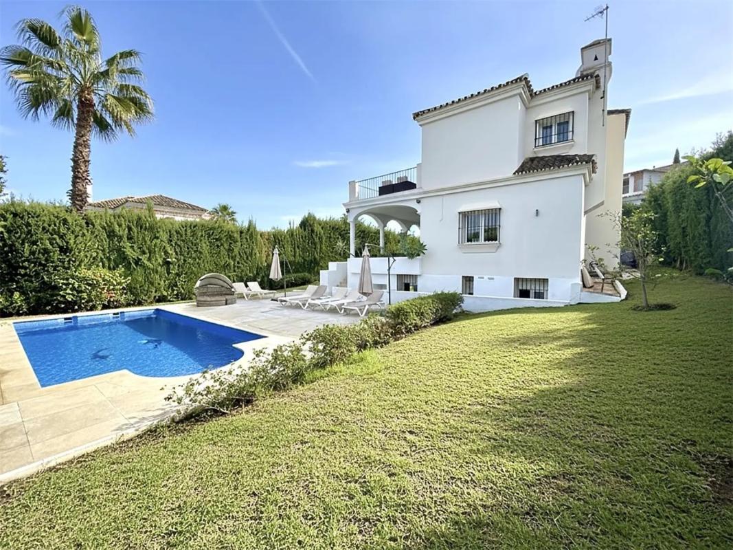 Sprzedaż niezależnego domku jednorodzinnego w  Barrio Los Naranjos, Marbella photo 5