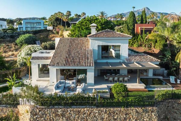 Chalet wolnostojący na sprzedaż w Barrio Los Naranjos, Marbella thumbnail 1