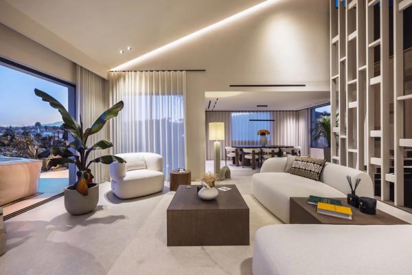 Chalet wolnostojący na sprzedaż w  Barrio Los Naranjos, Marbella photo 4