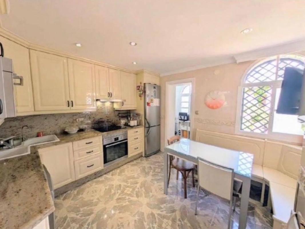 Venta de chalet adosado en Calle Sirio , Marbella photo 2