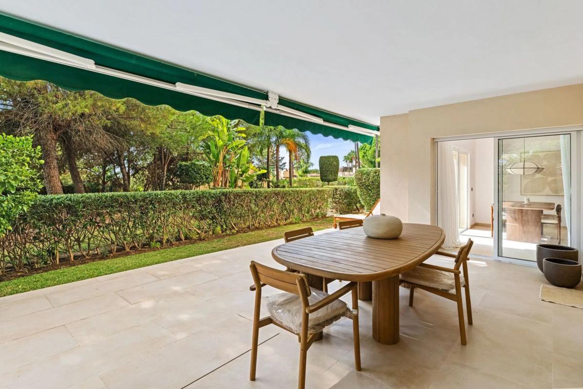 Sprzedaż mieszkania w Barrio Los Naranjos, Marbella
photo 1