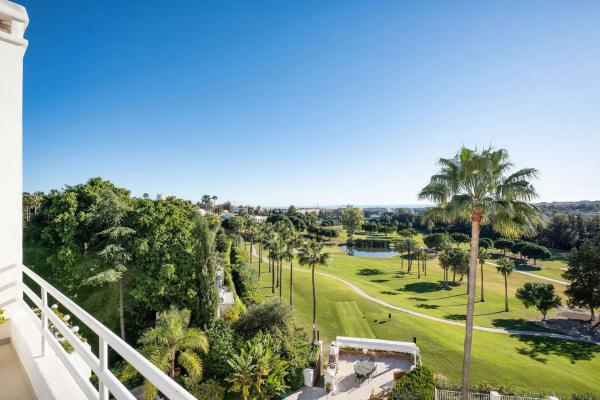 Duplex na sprzedaż w Barrio Los Naranjos, Marbella thumbnail 1