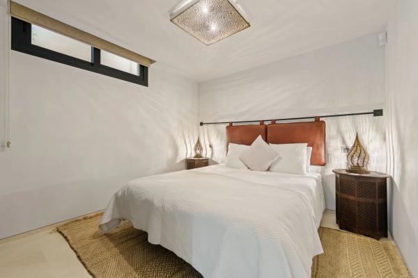 Chalet wolnostojący na sprzedaż w  Calle Artemisa, Marbella photo 4
