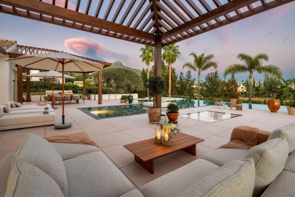 Chalet wolnostojący na sprzedaż w Urbanizacion N Andalucia 5H, Marbella photo 1