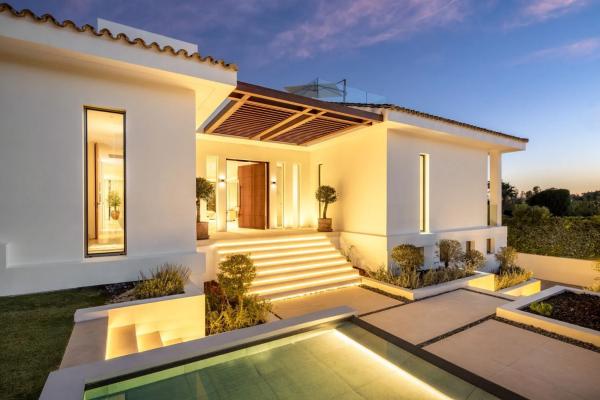 Chalet wolnostojący na sprzedaż w Urbanizacion N Andalucia 5H, Marbella thumbnail 2