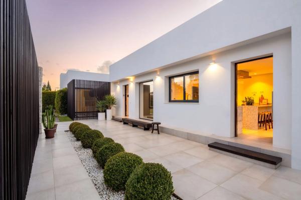 Chalet wolnostojący na sprzedaż w Calle Tucán, 24, Marbella photo 1