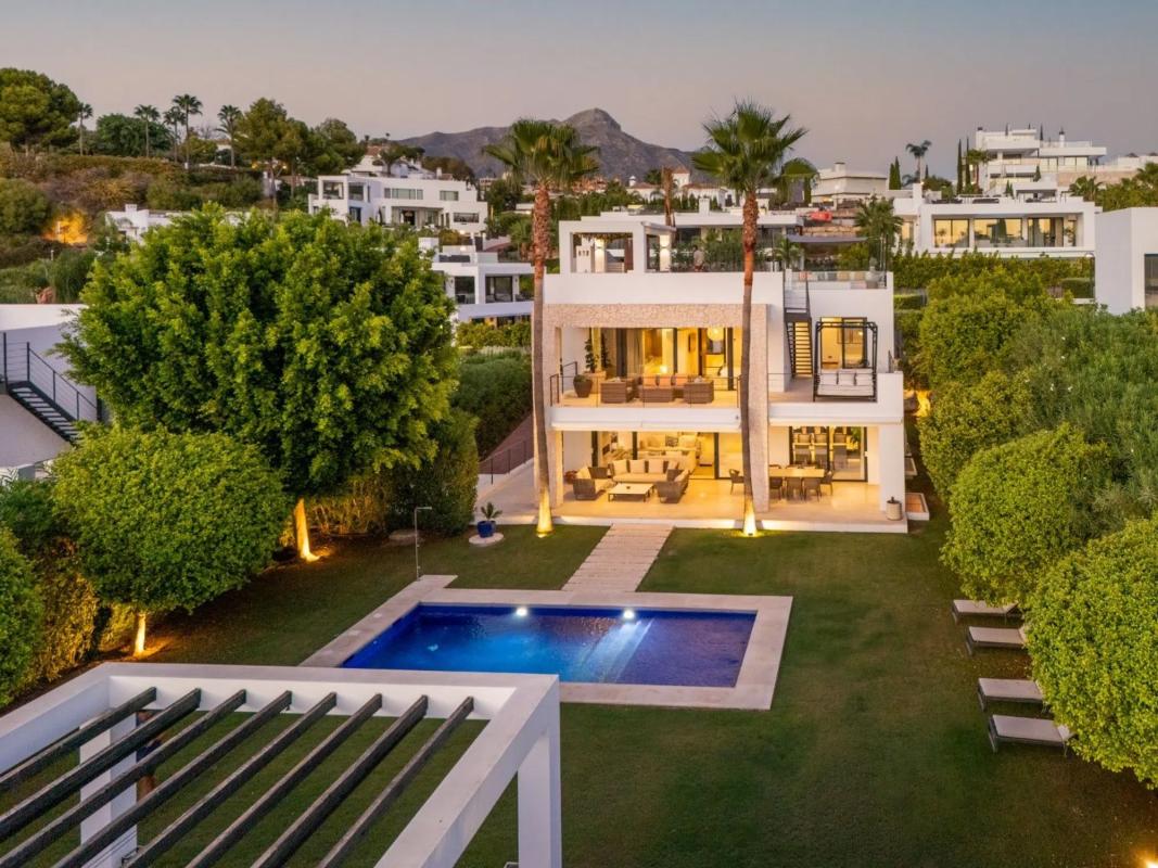 Sale of independent chalet in Urbanización N Andalucía 5f, Marbella
photo 1
