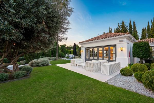 Chalet wolnostojący na sprzedaż w Barrio Los Naranjos, Marbella photo 1