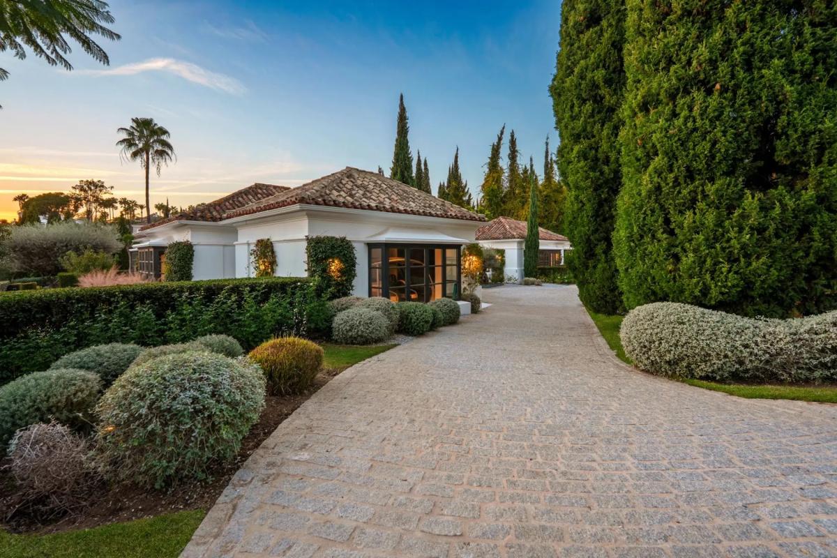 Sprzedaż niezależnego domku jednorodzinnego w  Barrio Los Naranjos, Marbella photo 3