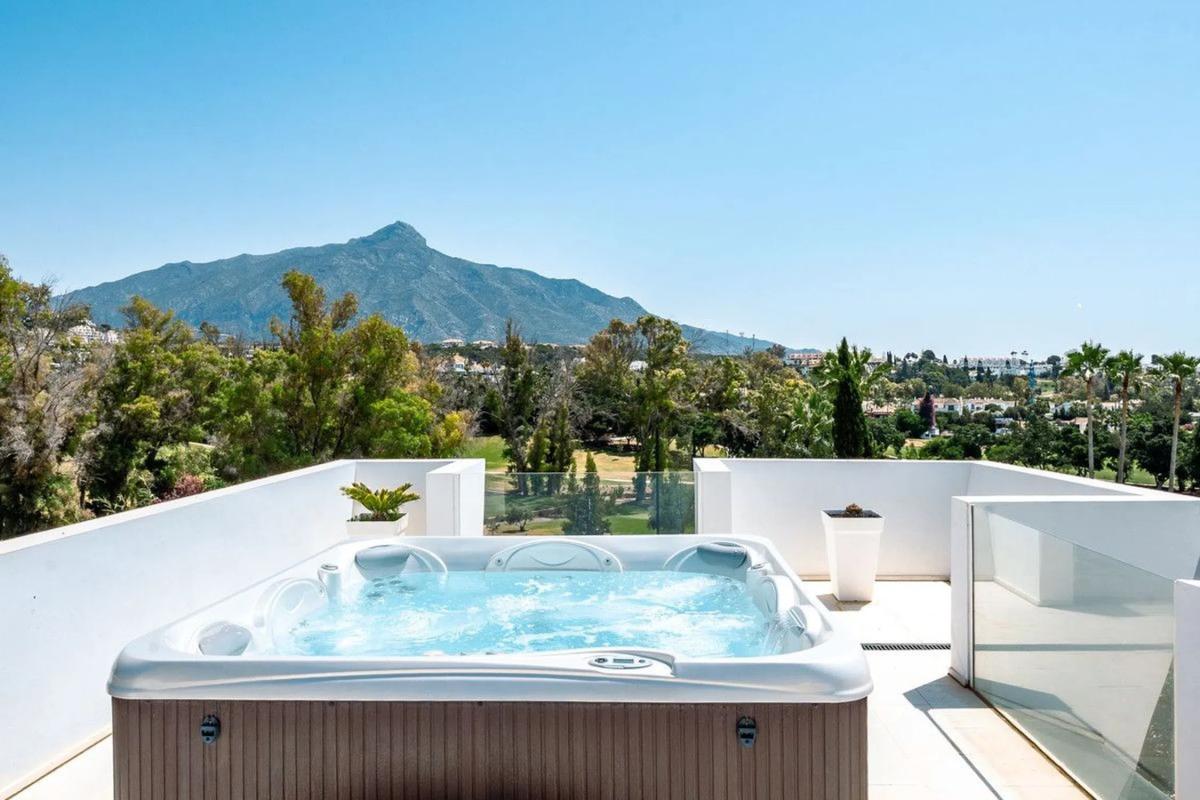 Sprzedaż niezależnego domku jednorodzinnego w Urbanizacion N Andalucia 1G, Marbella photo 3