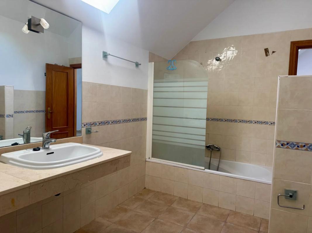 Venta de chalet adosado en  Calle Sirio, 14 , Marbella photo 3
