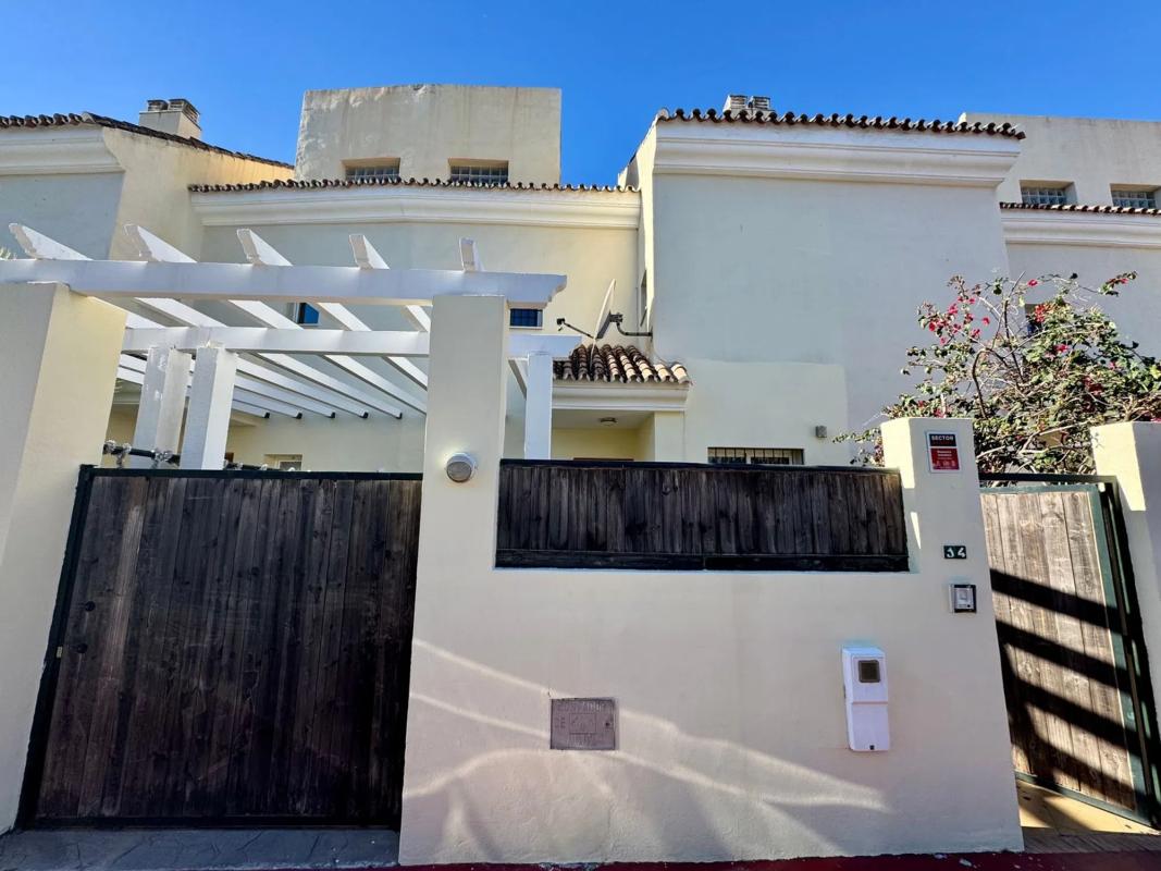 Venta de chalet adosado en  Calle Sirio, 14 , Marbella photo 4