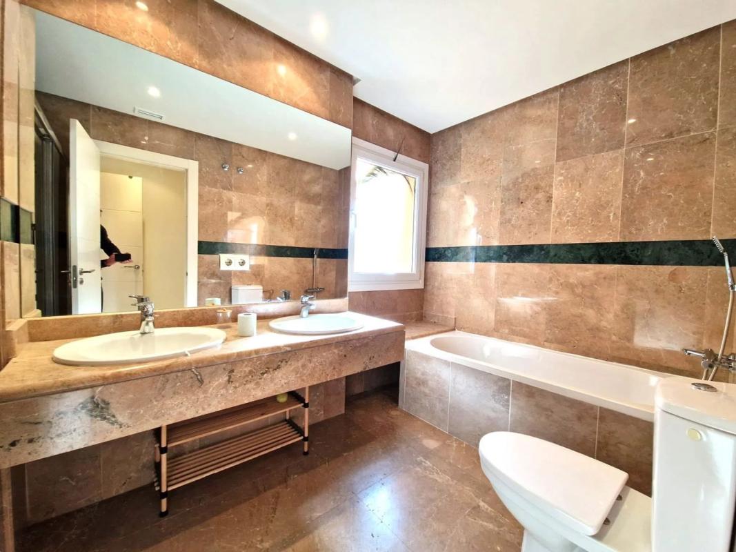 Venta de piso en CL PLEYADES-NVA ANDALUCIA H, 39, Marbella
photo 1