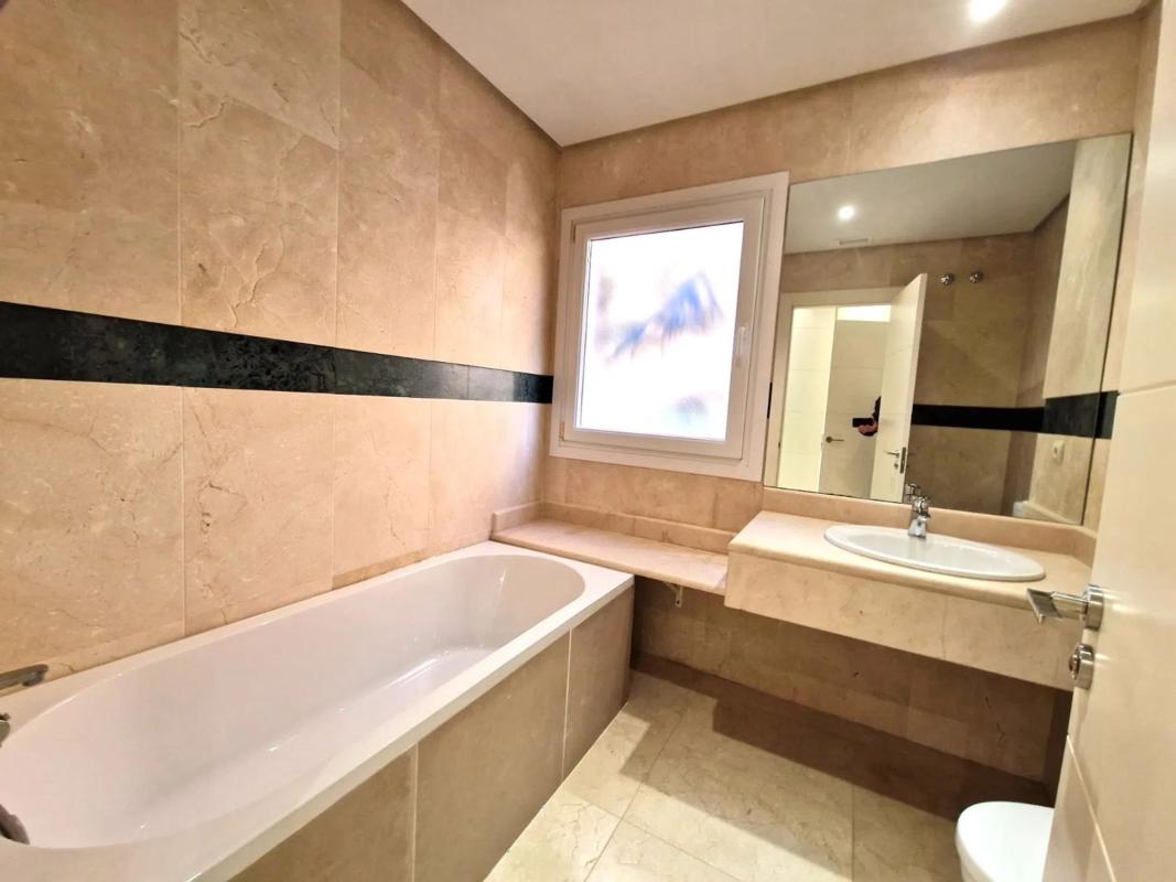 Venta de piso en CL PLEYADES-NVA ANDALUCIA H, 39, Marbella
photo 2