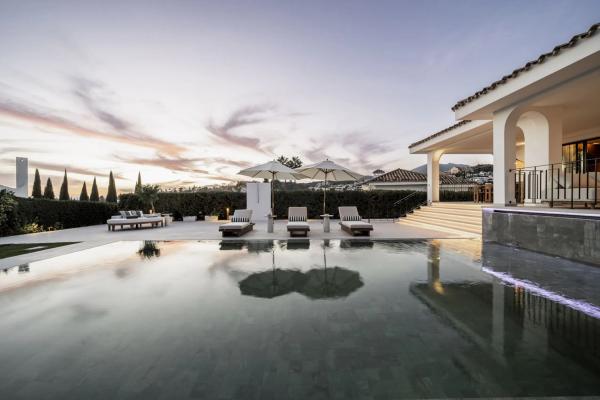 Chalet wolnostojący na sprzedaż w  Barrio Los Naranjos, Marbella photo 4