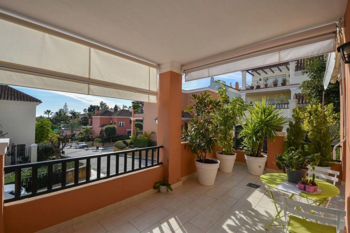 Sprzedaż szeregowego domku w  Barrio Los Naranjos , Marbella photo 3