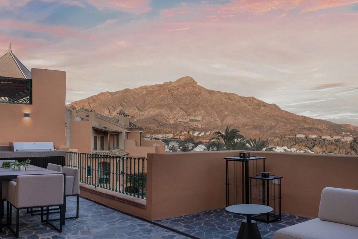 Duplex sale in Barrio Los Naranjos, Marbella photo 3