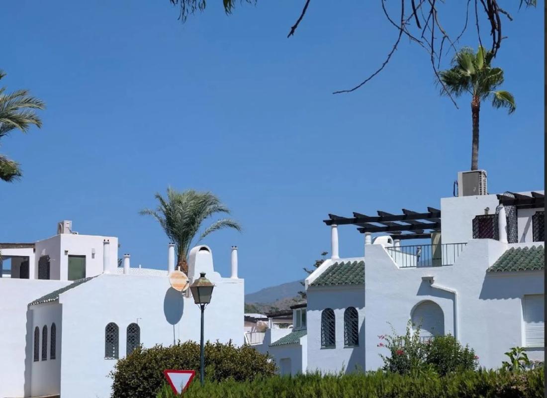 Venta de chalet adosado en Avenida del Prado , Marbella photo 1