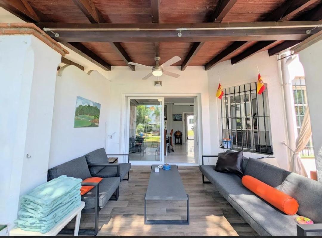 Venta de chalet adosado en Avenida del Prado , Marbella photo 2