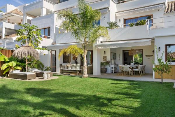 Apartment for sale in Barrio Los Naranjos, Marbella photo 1