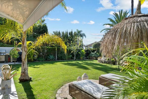 Apartment for sale in Barrio Los Naranjos, Marbella thumbnail 1