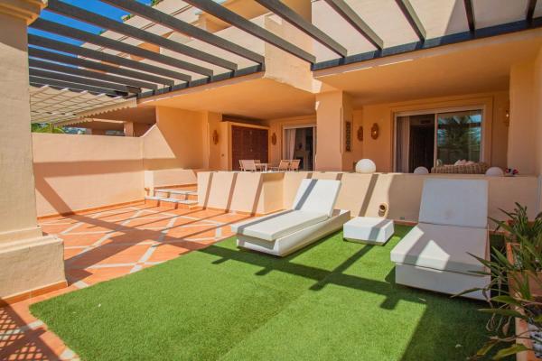 Venta de piso en Calle Osa Mayor, Marbella
 photo 1