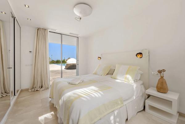 Chalet independiente en venta en Calle Osa Menor 2G, Marbella
 photo 2