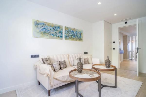 Ático en venta en  Barrio Los Naranjos, Marbella photo 4