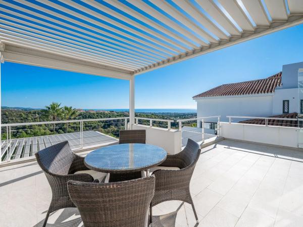 Частный шале на продаже в  Urbanizacion Lomas de Nueva Andalucia, Марбелла photo 4