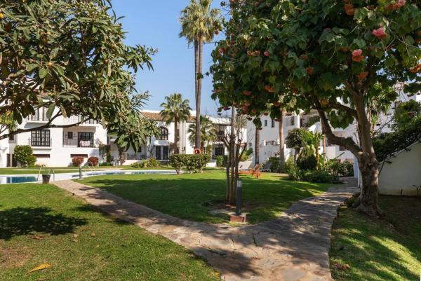 Venta de piso en Calle Aries, Marbella
photo 1
