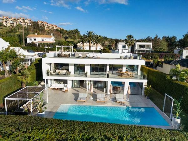 Chalet independiente en venta en Calle Orión, Marbella
 photo 1